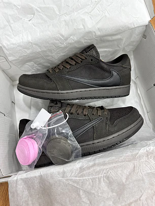 Jordan Retro 1 Low Travis Velvet Brown 