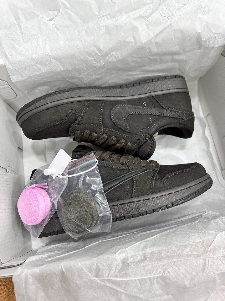 Jordan Retro 1 Low Travis Velvet Brown  2