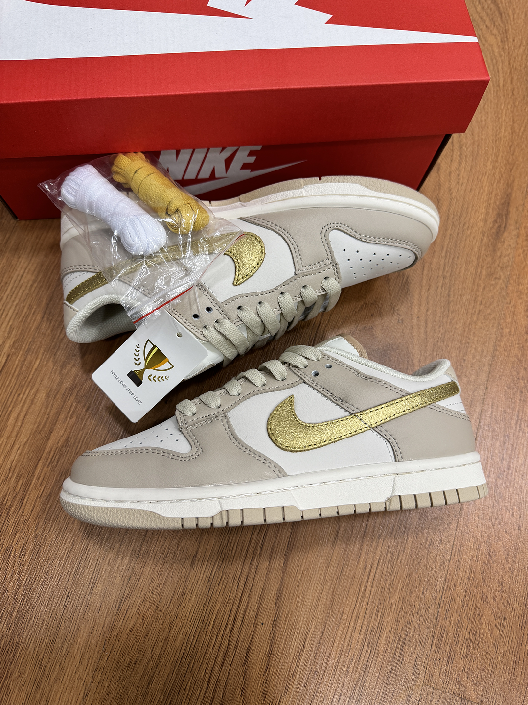Nike Sb Dunk Gold Swoosh  2