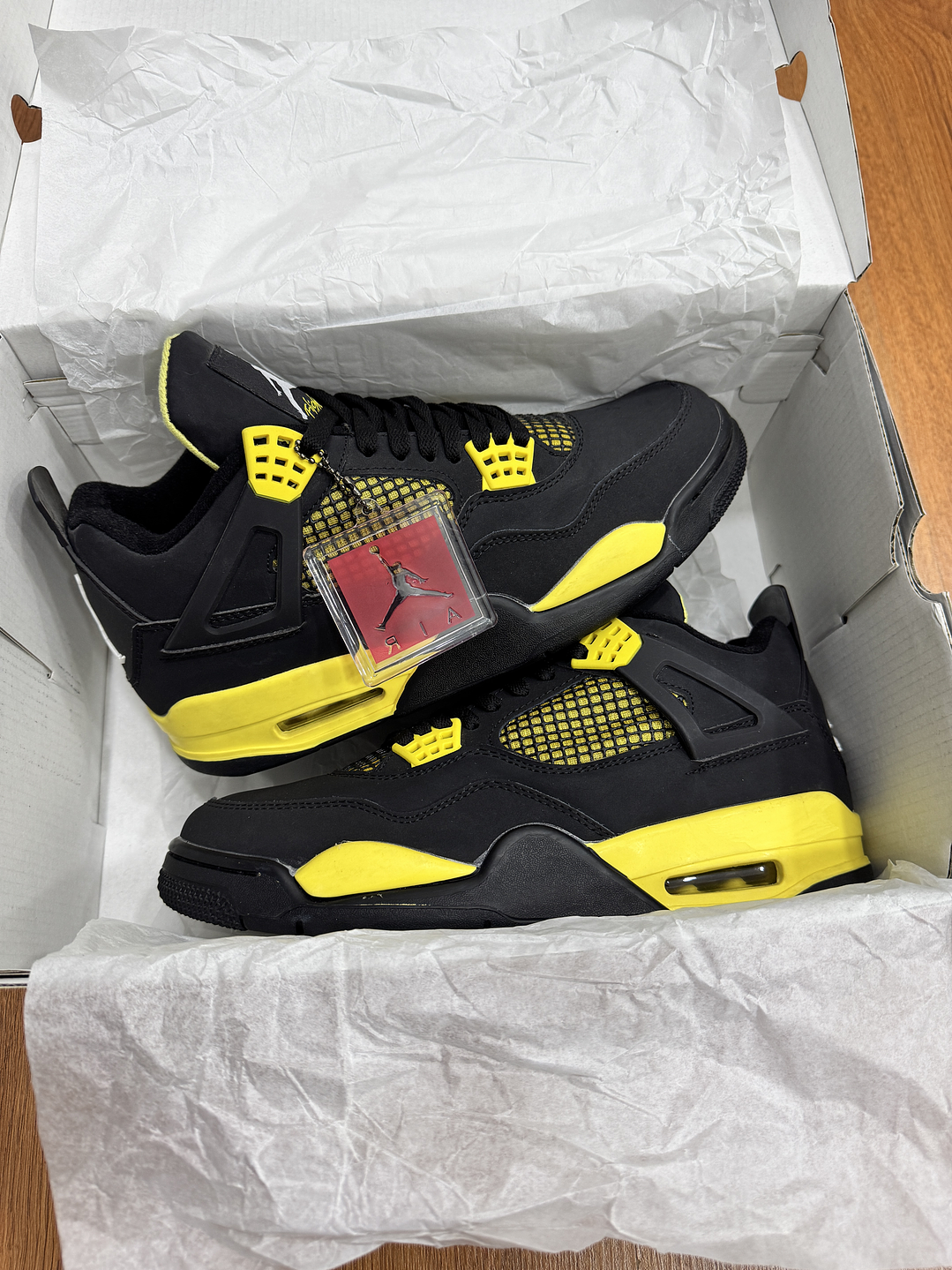 Jordan Retro 4 Black Yellow  1