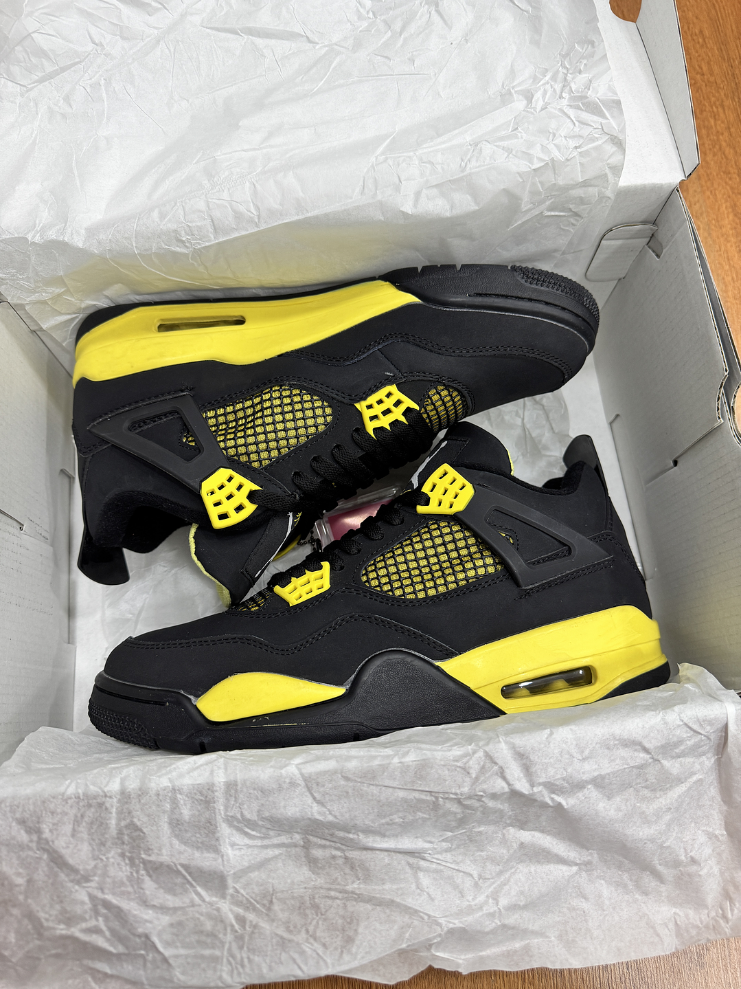 Jordan Retro 4 Black Yellow  2