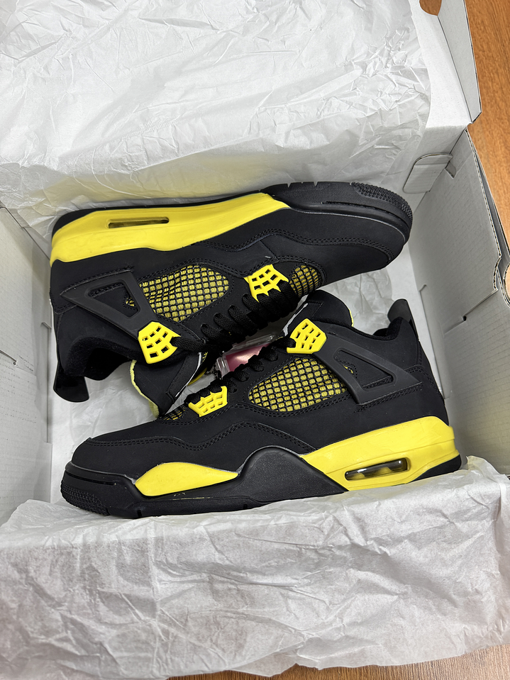 Jordan Retro 4 Black Yellow  2