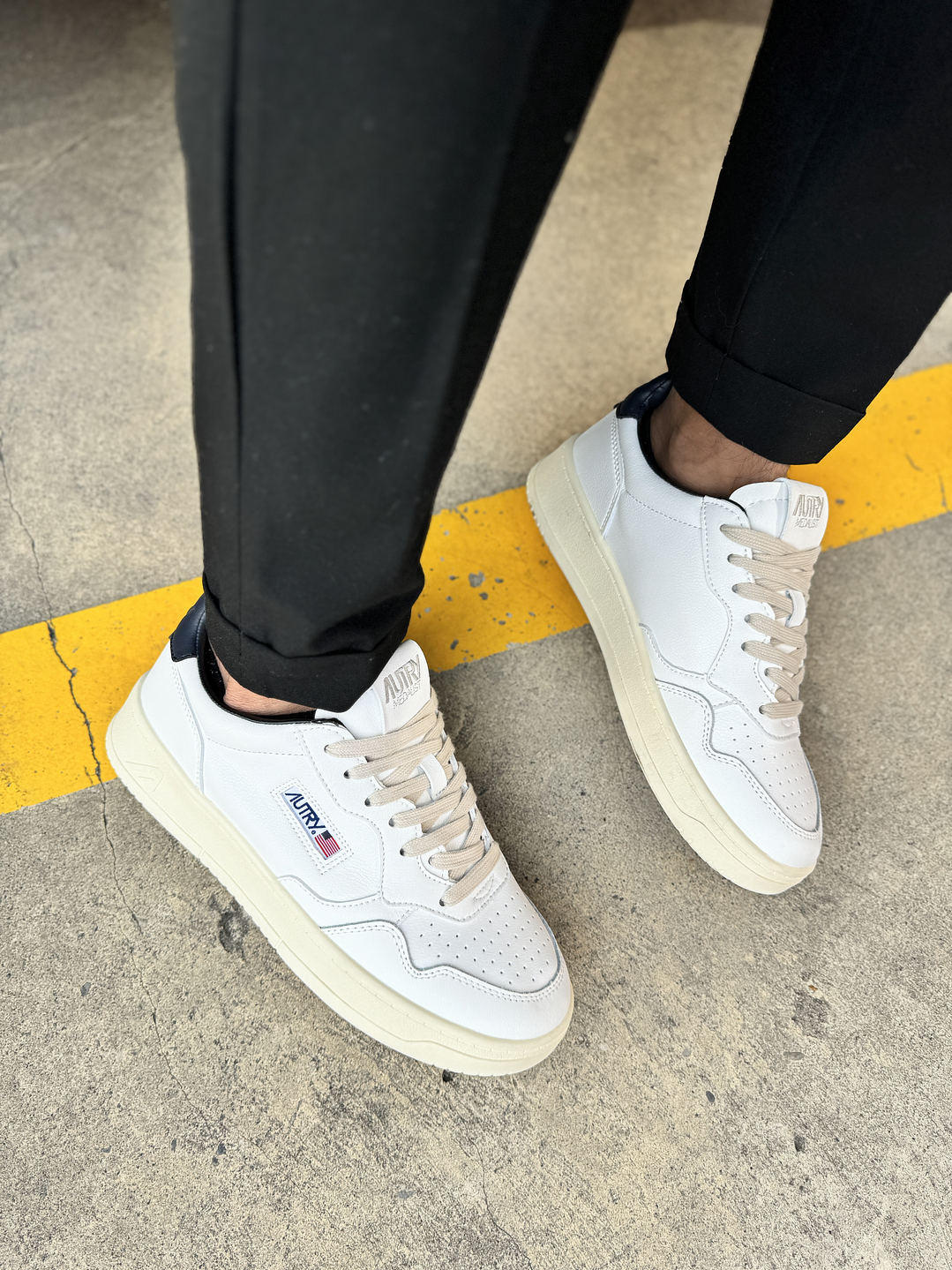 Autry Medalist Low Unisex White  1