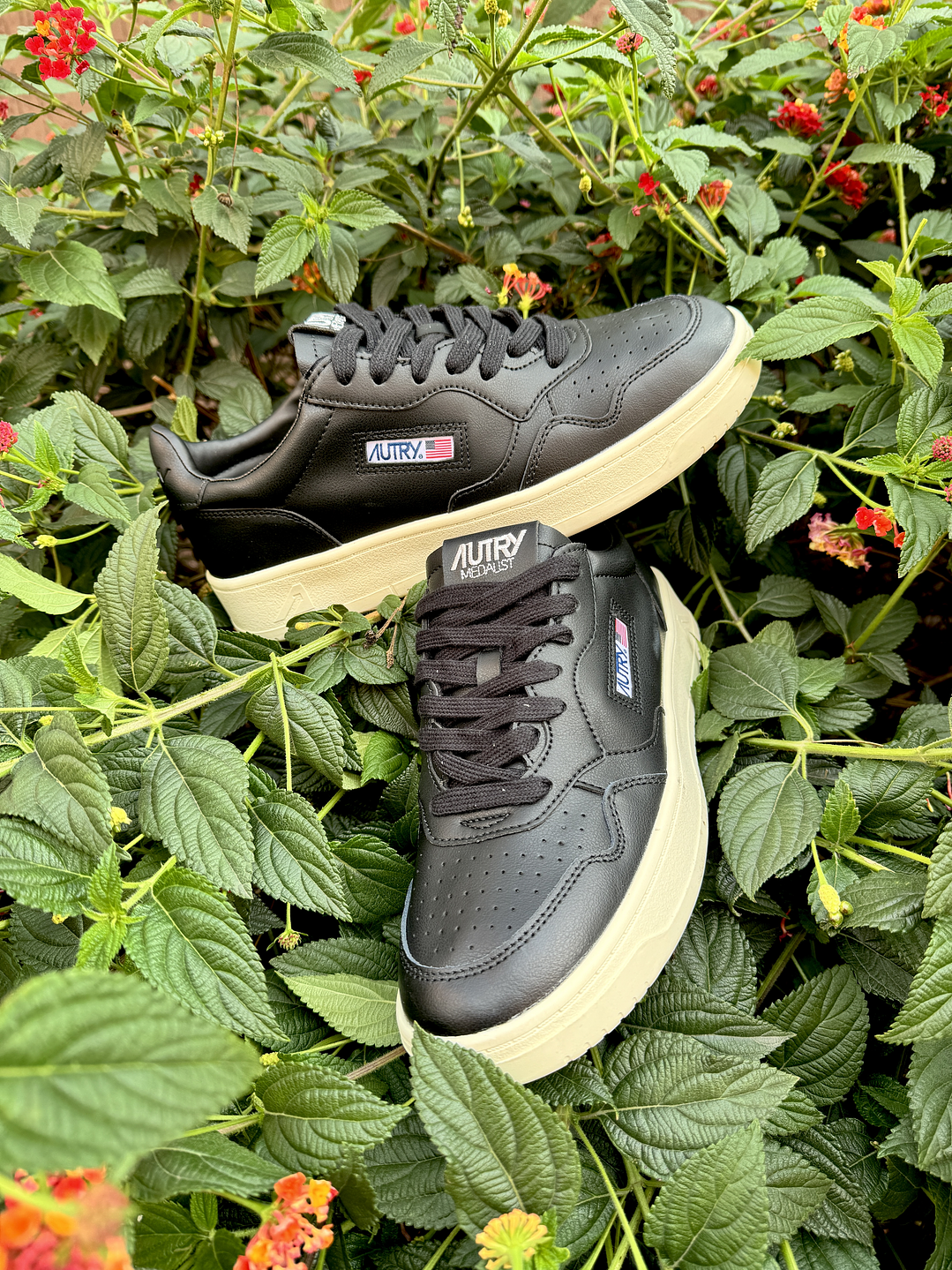 Autry Medalist Low Black  4