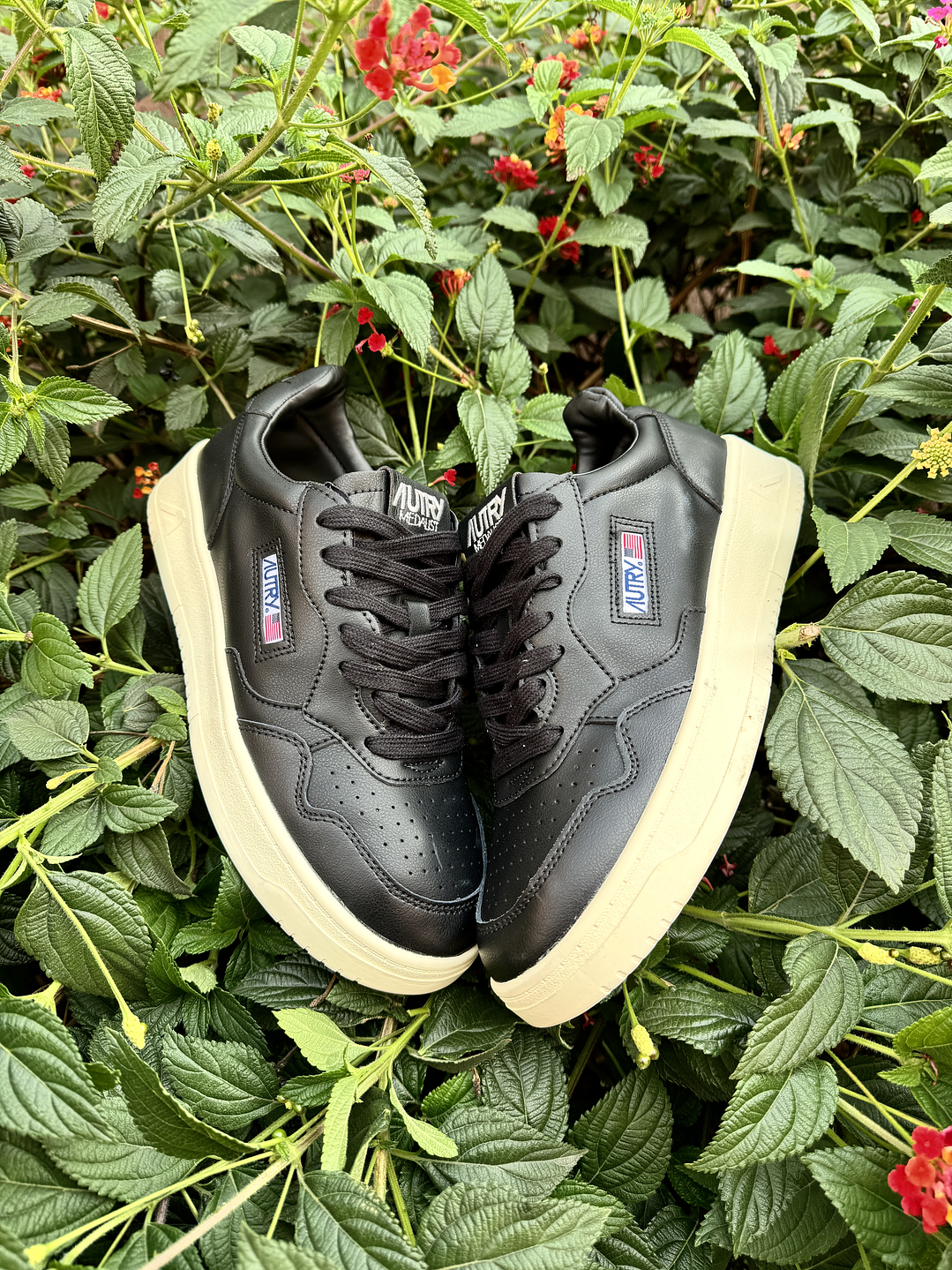 Autry Medalist Low Black  2