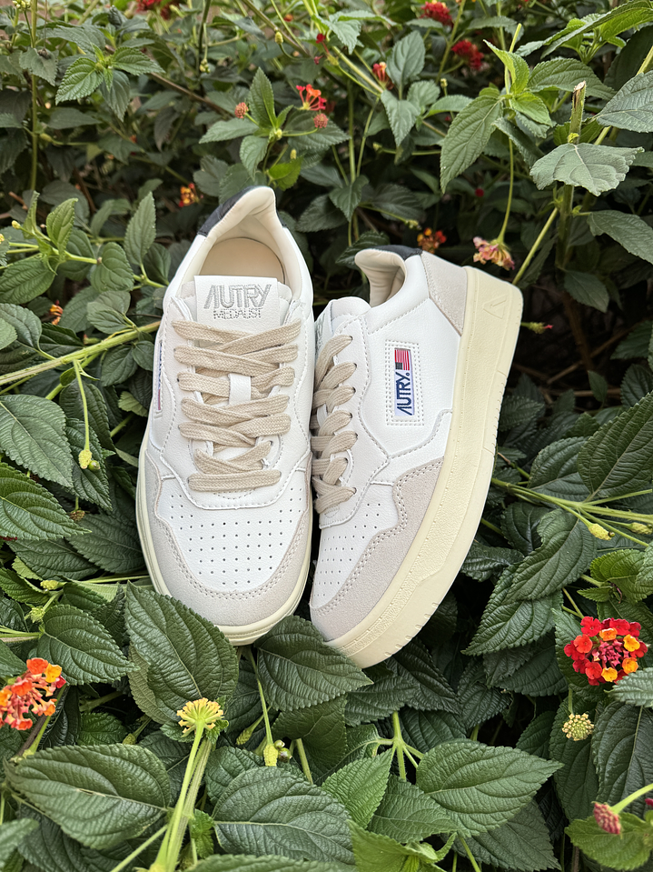 Autry Medalist Low Unisex White Black  4