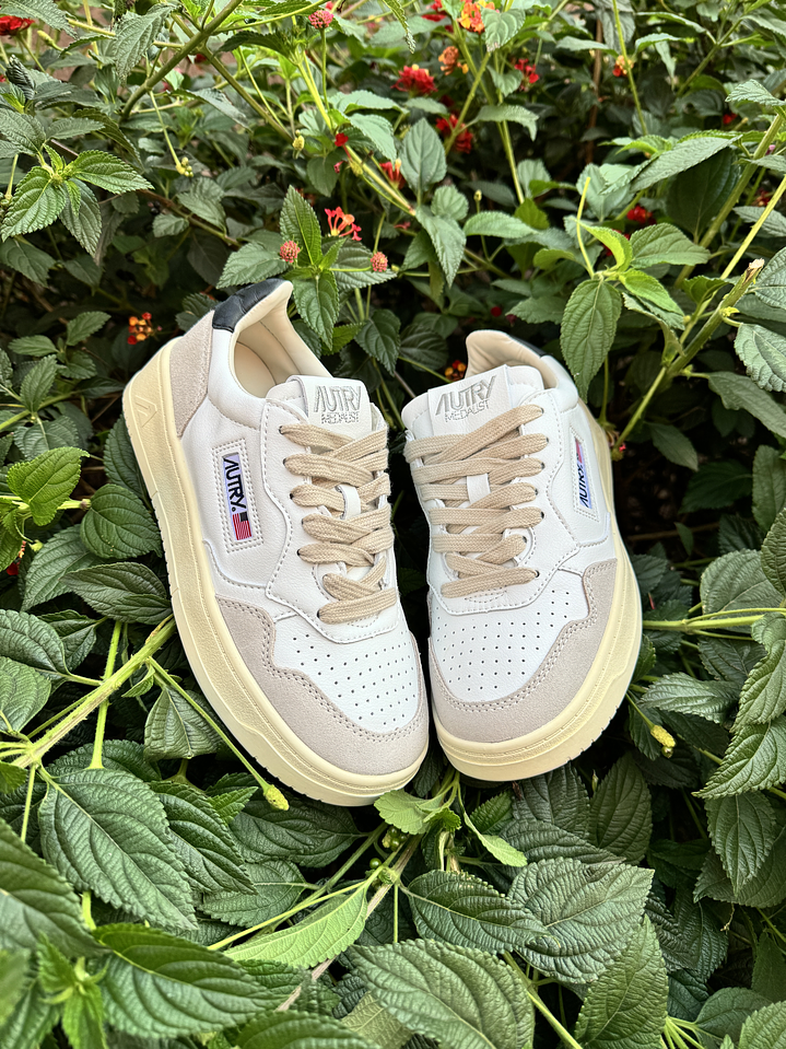 Autry Medalist Low Unisex White Black  3