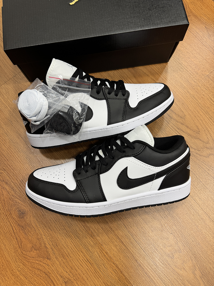 Jordan Retro 1 Low Panda  1