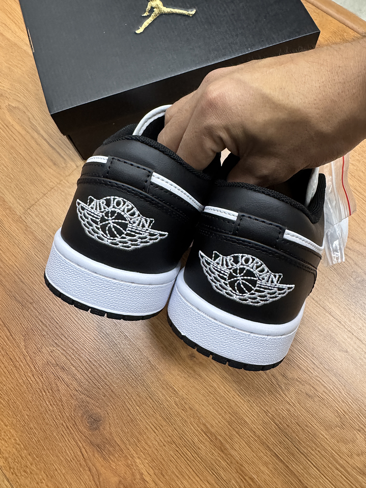 Jordan Retro 1 Low Panda  3