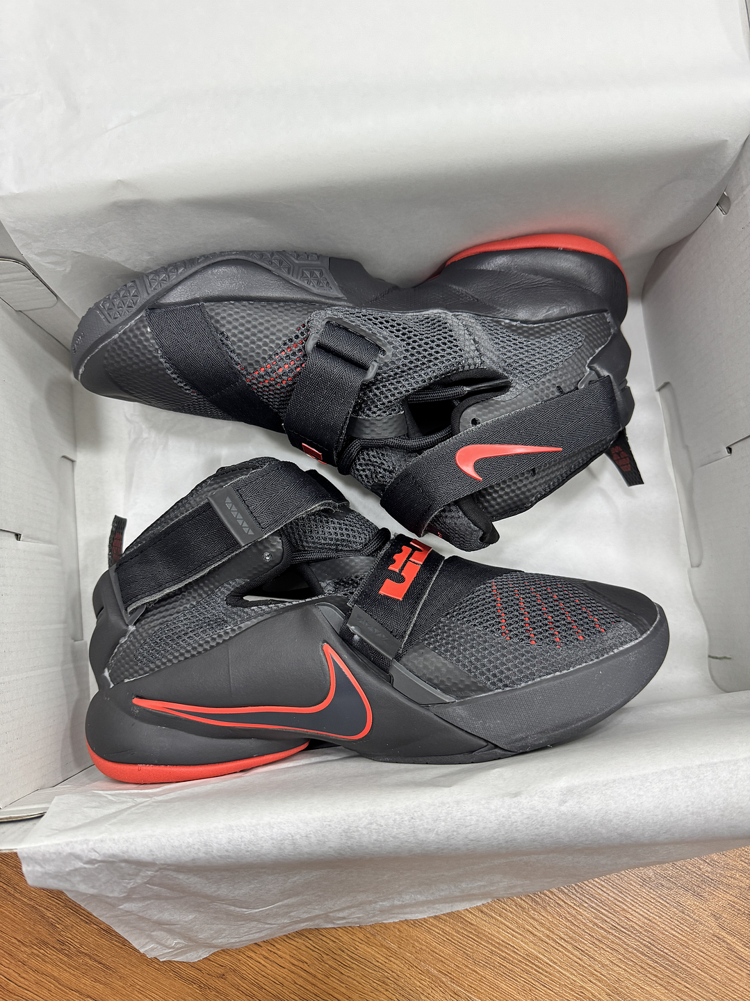 Nike Lebron Soldier 9 Gris  2