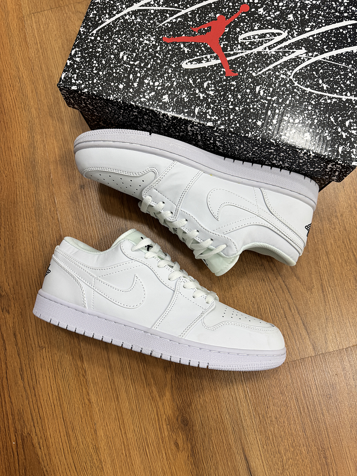 Jordan Retro 1 Low White  1
