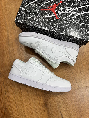 Jordan Retro 1 Low White 