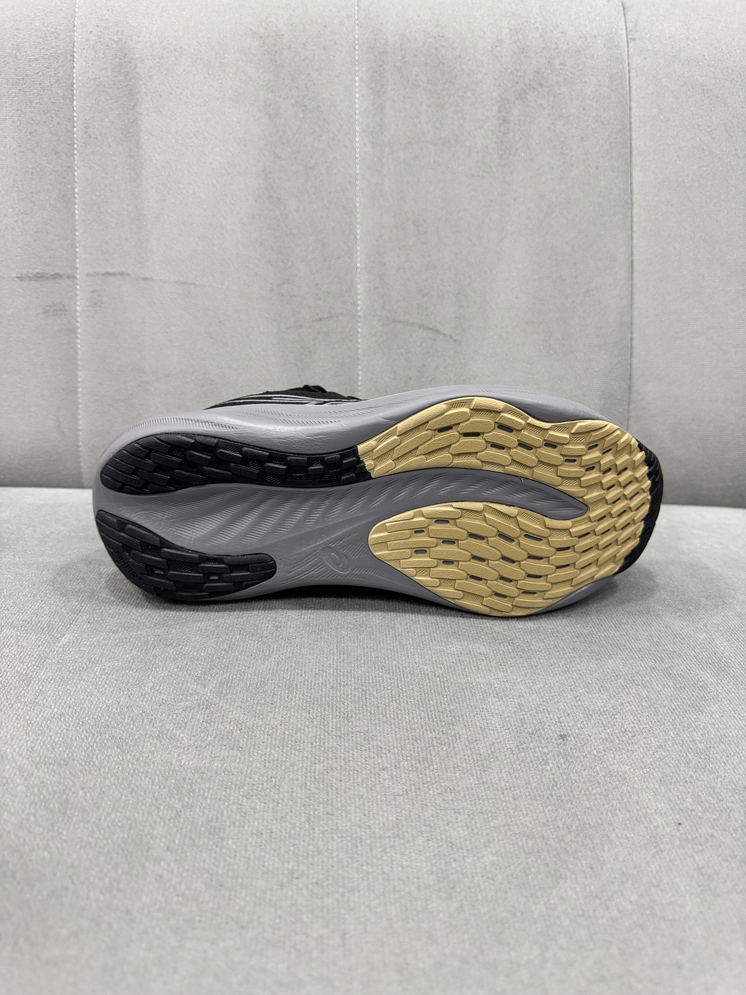 Asics Nimbus 26 Black  3