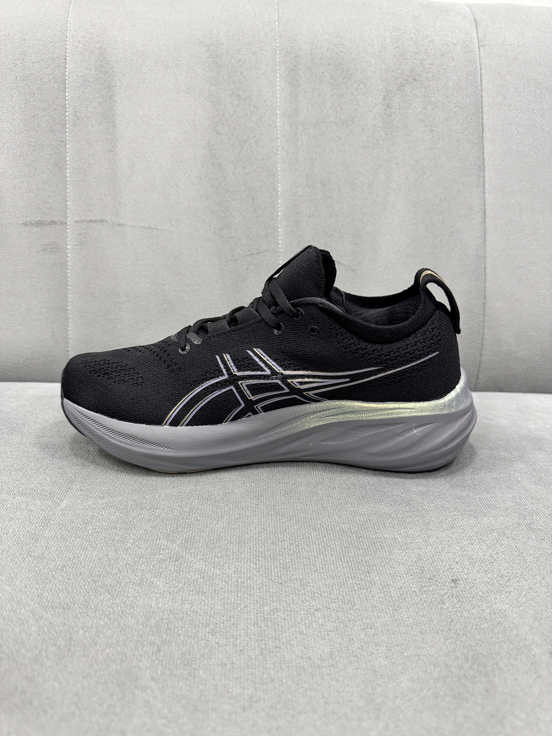 Asics Nimbus 26 Black  2