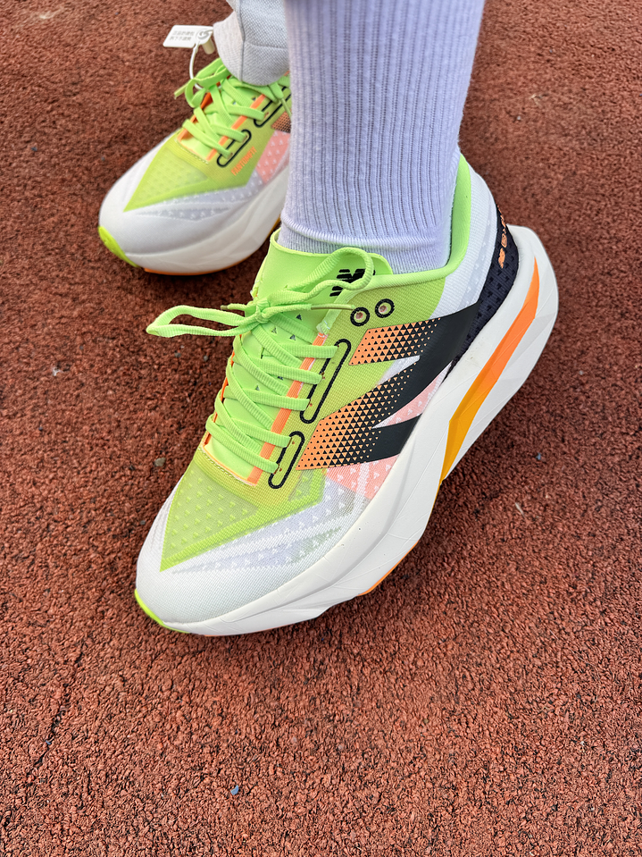 New Balance Elite Rebel V4 Blanco 1