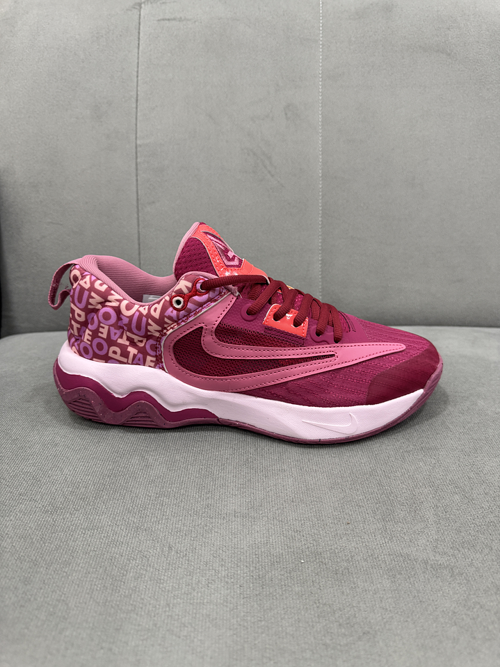 Nike Giannis 3 Total Freak  1