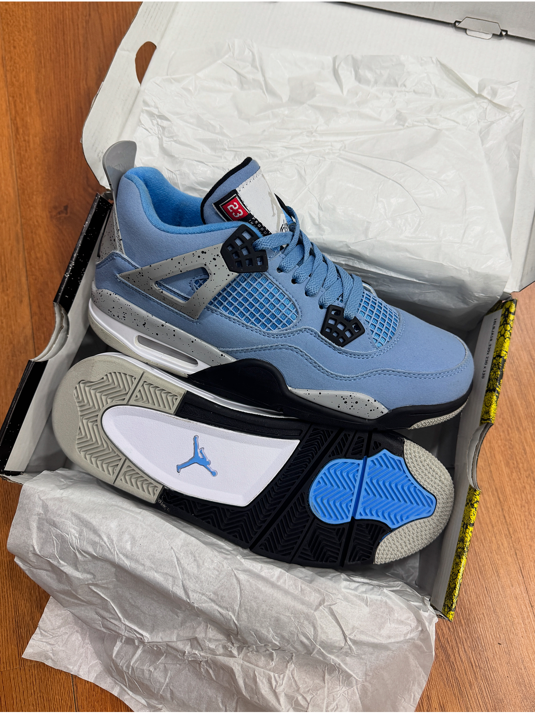 Jordan Retro 4 University Blue  1