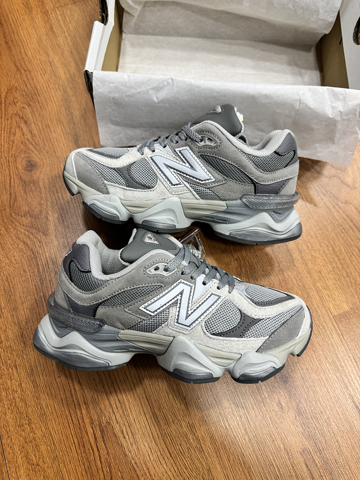 New Balance 9060 Gris  1
