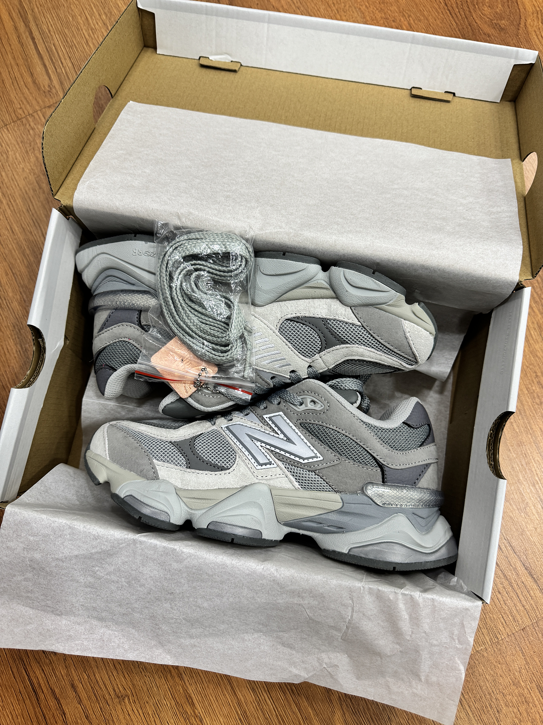 New Balance 9060 Gris  2