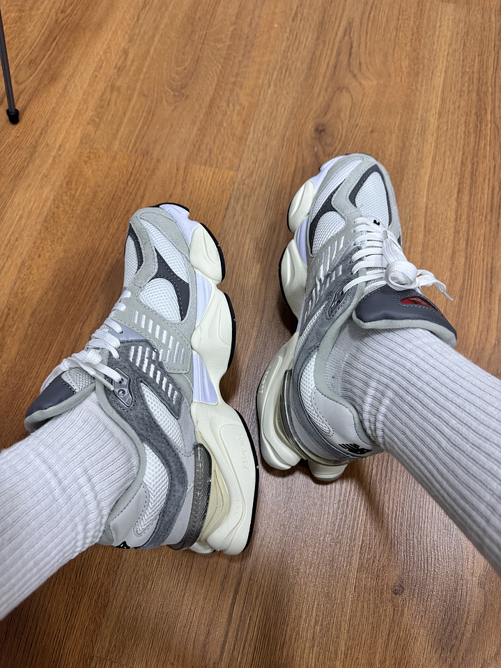 New Balance 9060 Gris  2