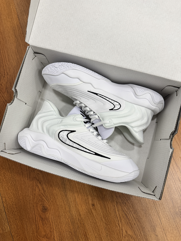 Nike Giannis 4 White  2