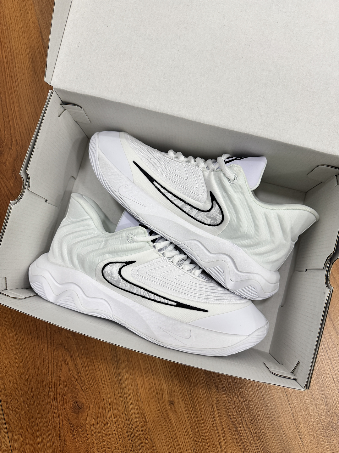 Nike Giannis 4 White  1