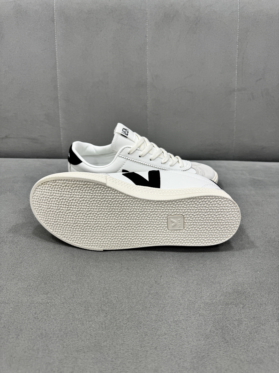 Veja Volley White Black  3