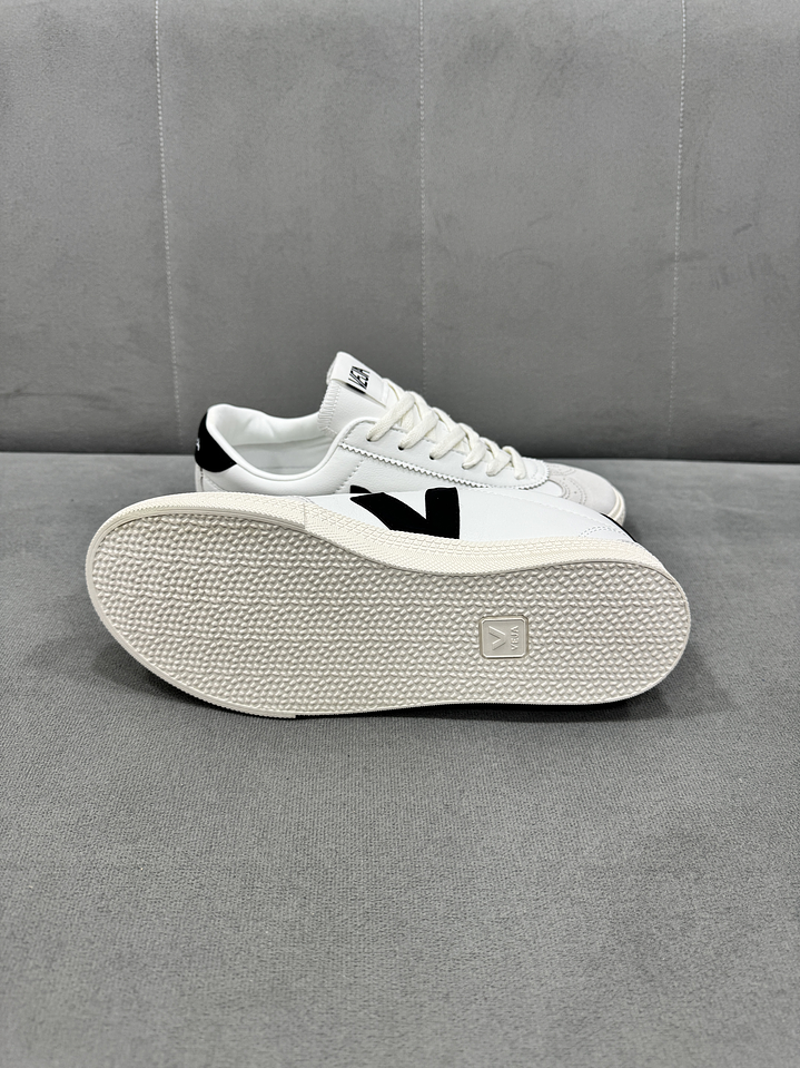 Veja Volley White Black  3