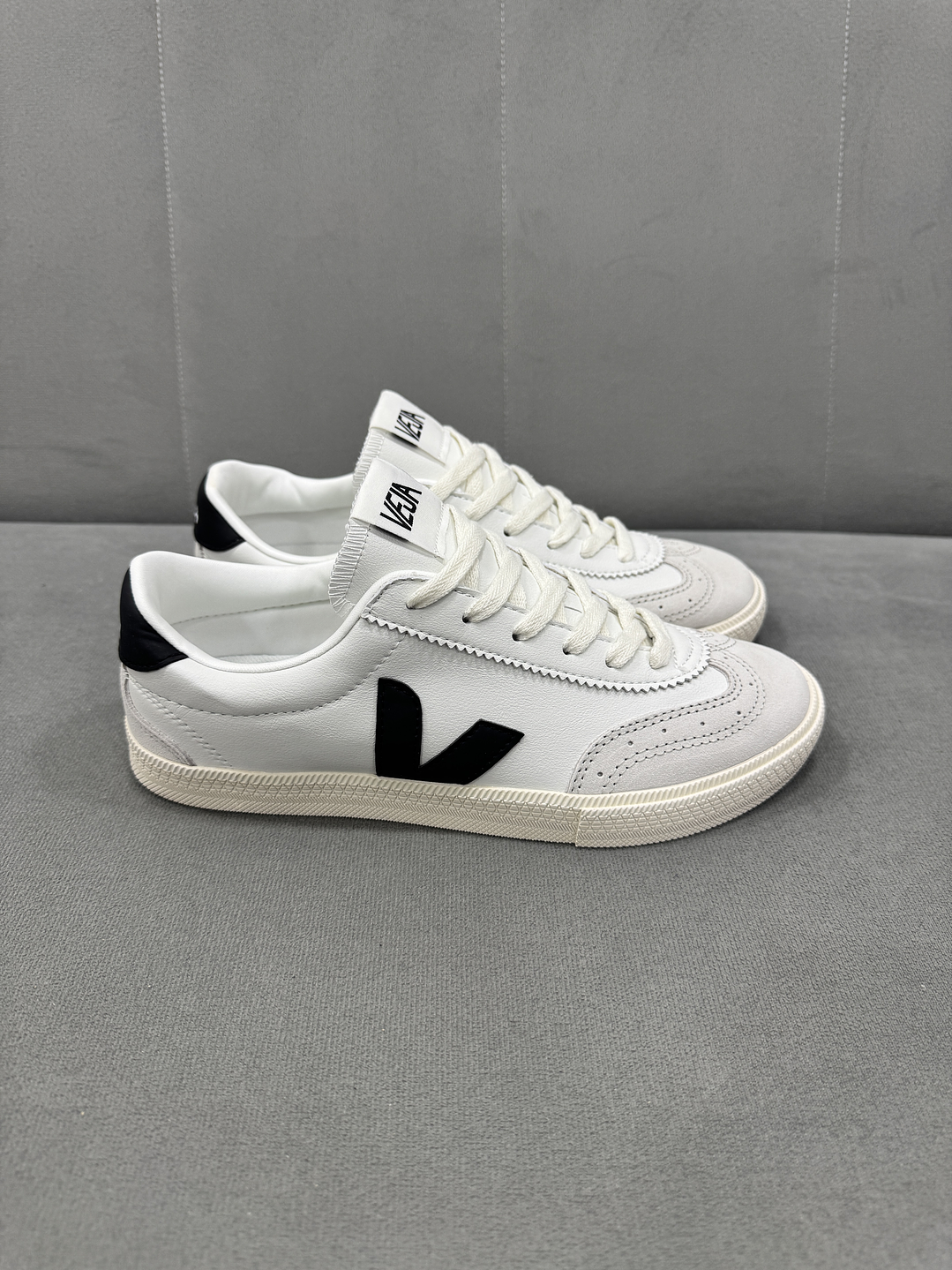 Veja Volley White Black  1