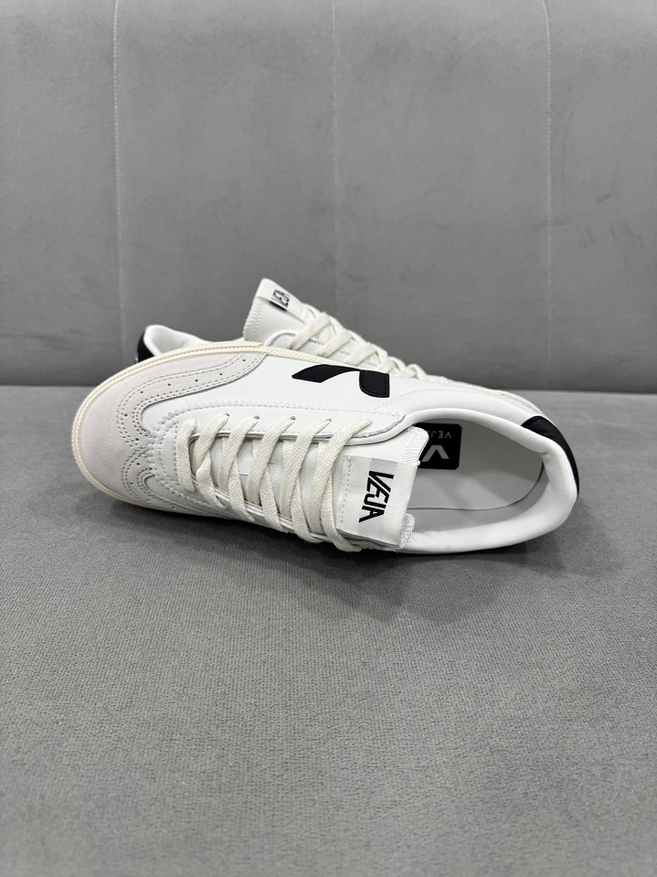Veja Volley White Black  2