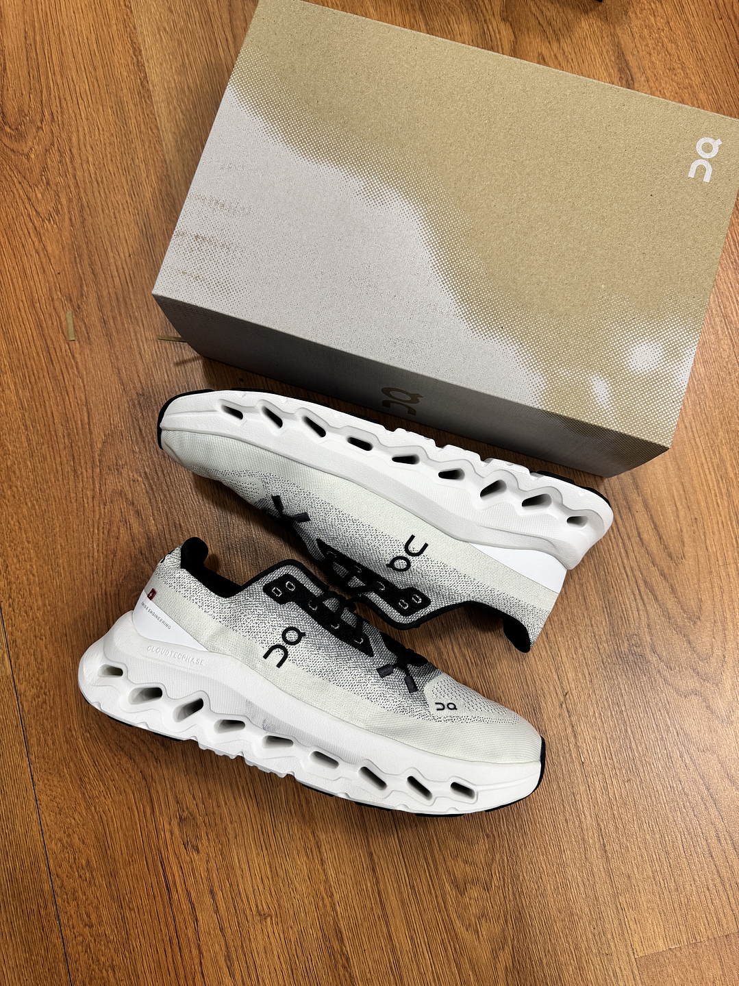 On Cloudtilt White Black  2
