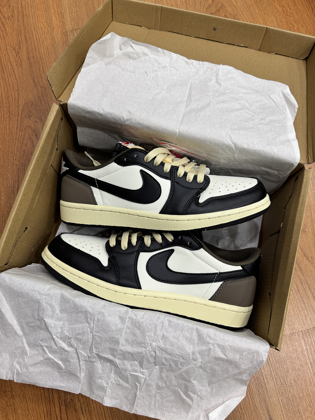 Jordan Retro 1 Low Dark Mocha  2
