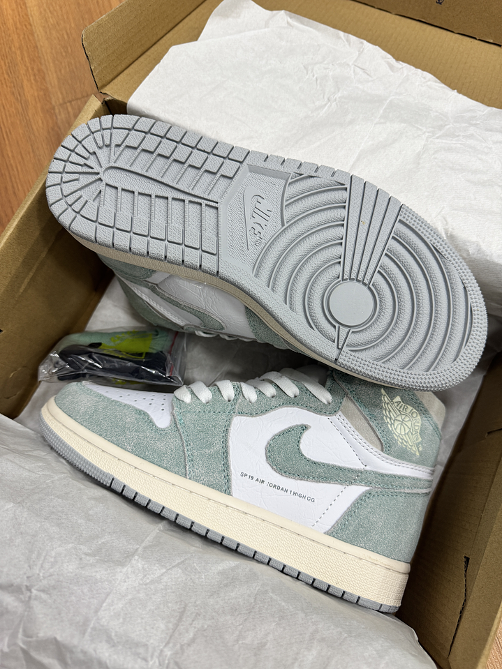 Jordan Retro 1 Turbo Green  3