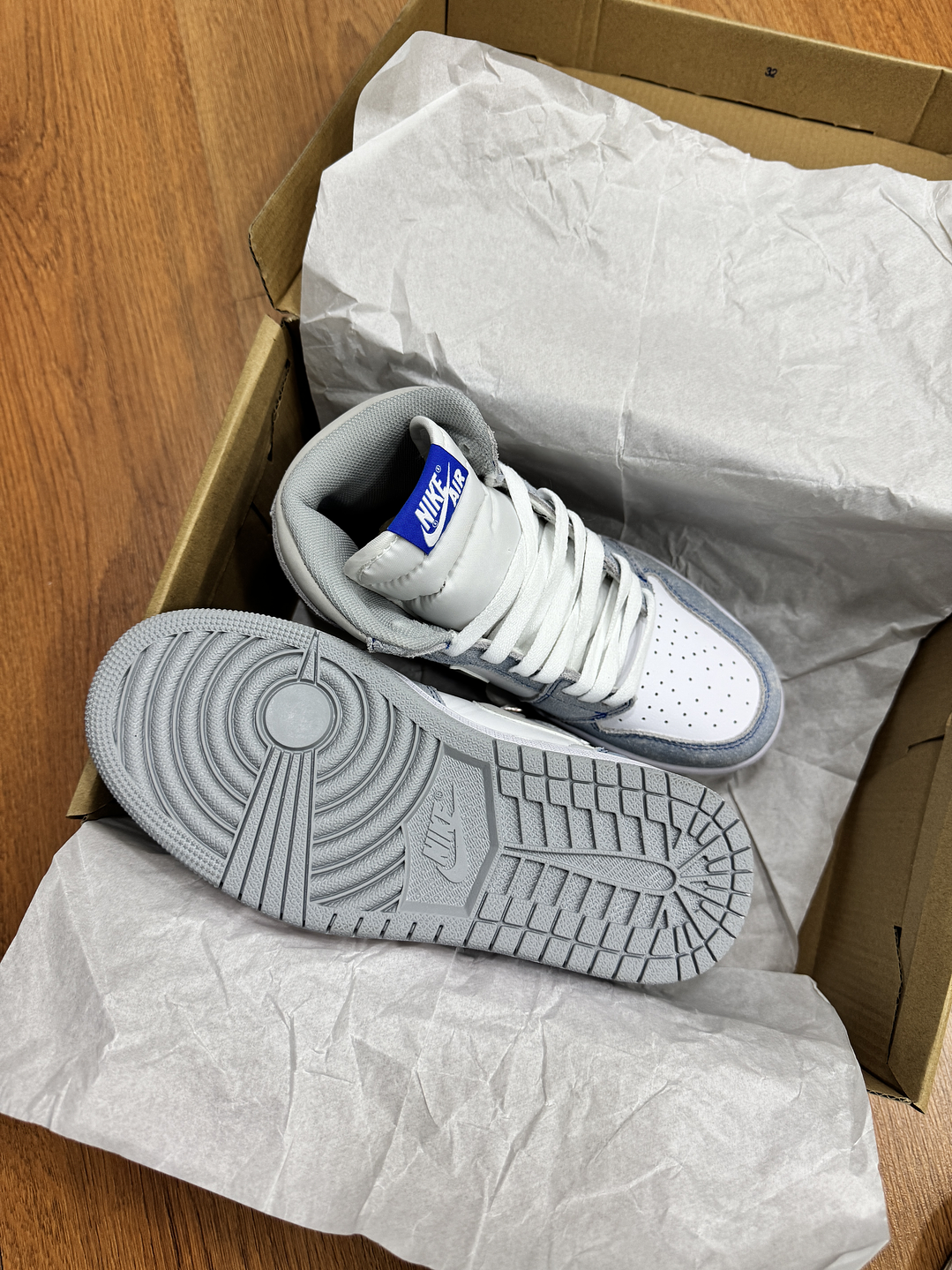 Jordan Retro 1 Hyper Royal  2