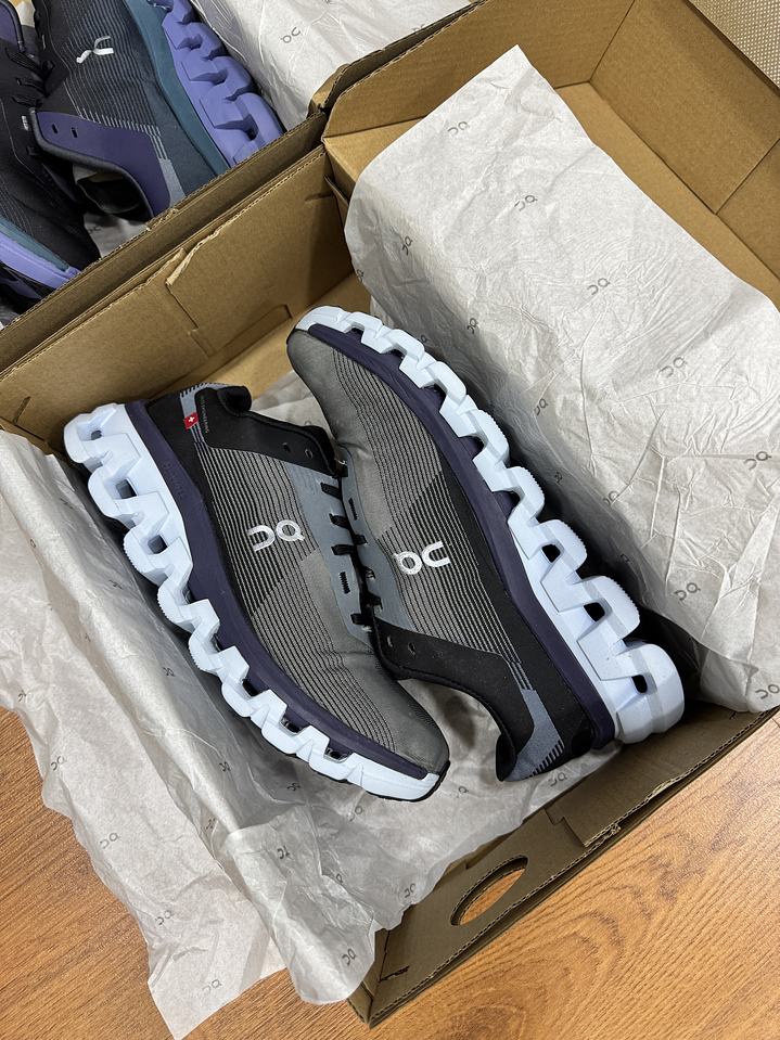 On Cloudflow 4 Black  1