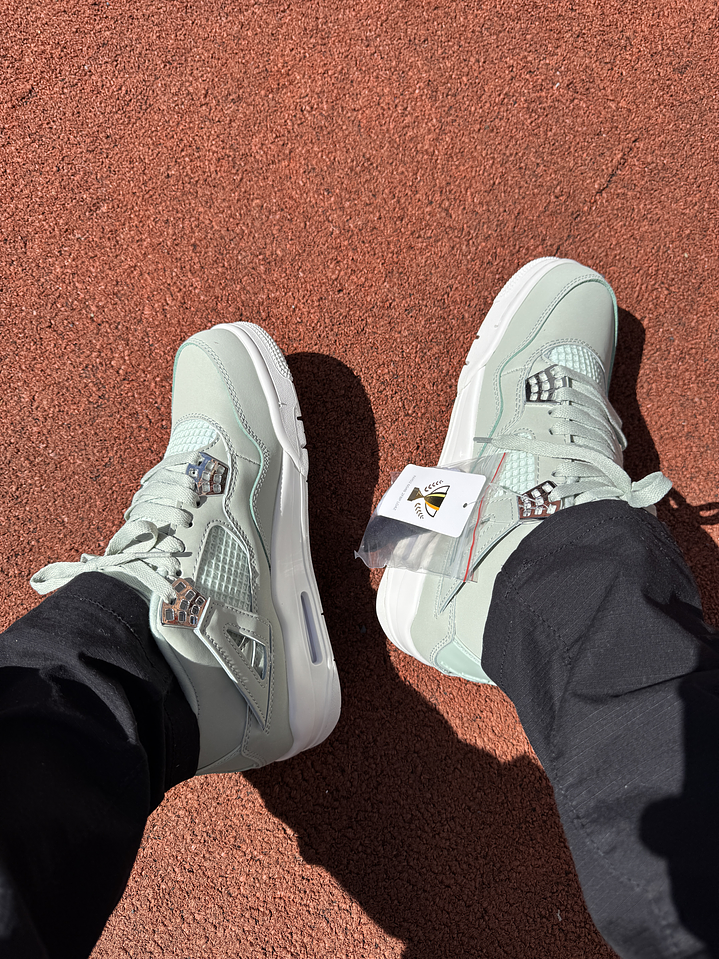 Jordan Retro 4 Seafoam  2