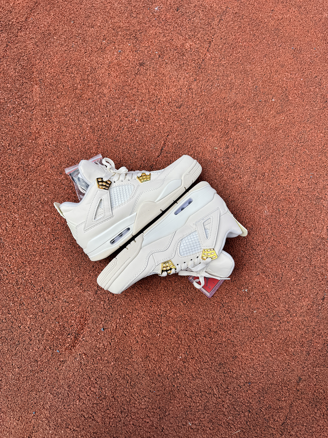 Jordan Retro 4 Metallic Gold  3