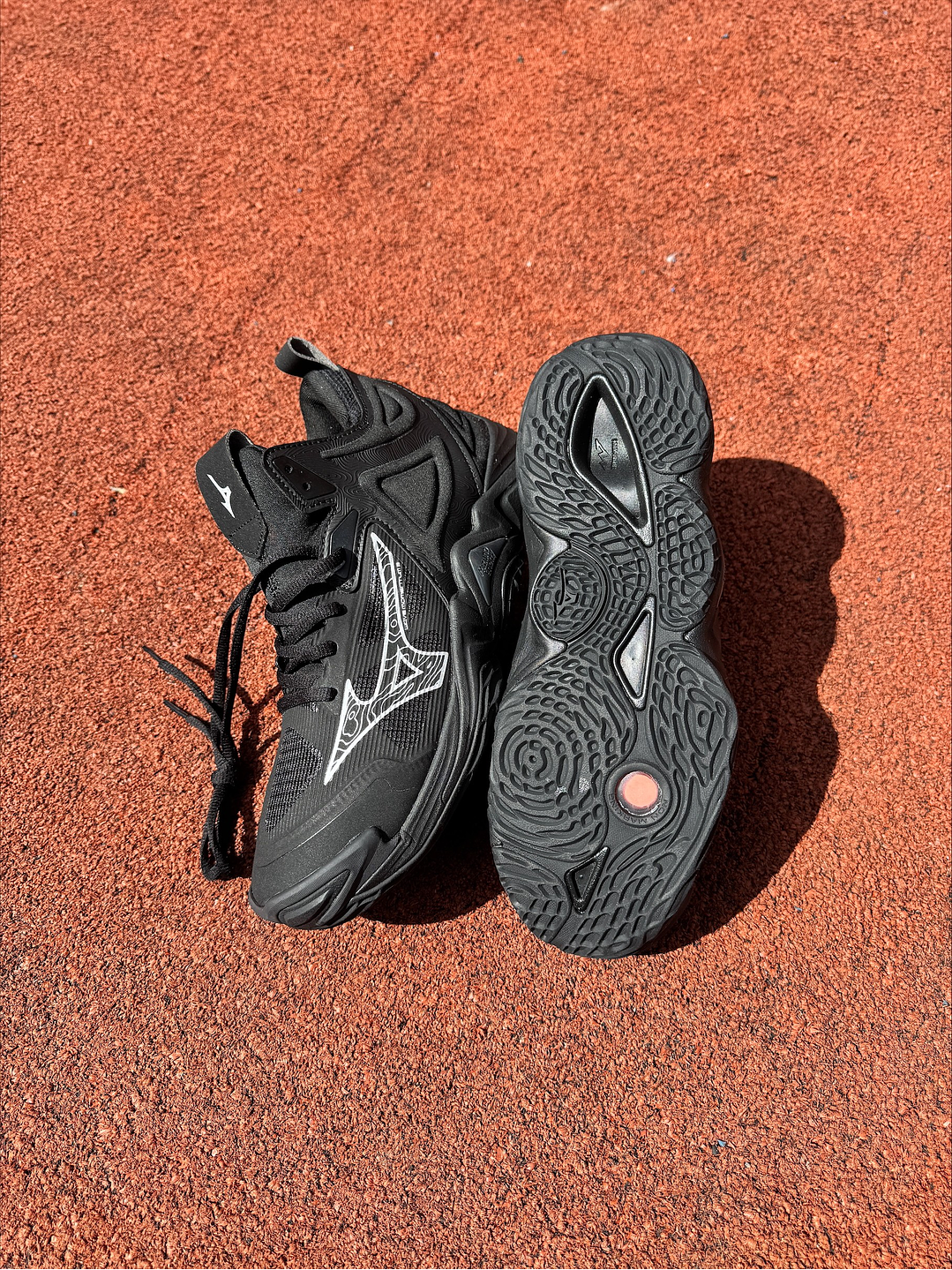 Mizuno Momentum 3 Total Black  1