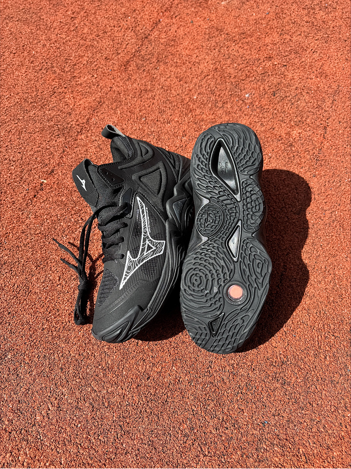 Mizuno Momentum 3 Total Black  1