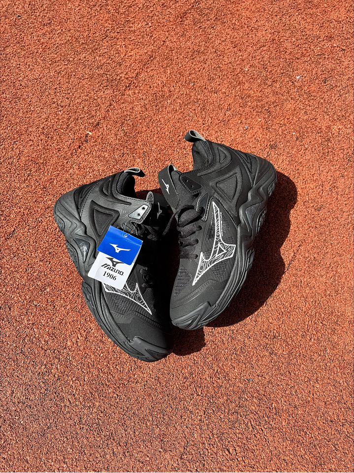 Mizuno Momentum 3 Total Black  2