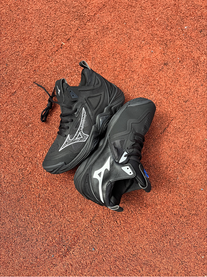 Mizuno Momentum 3 Total Black  3