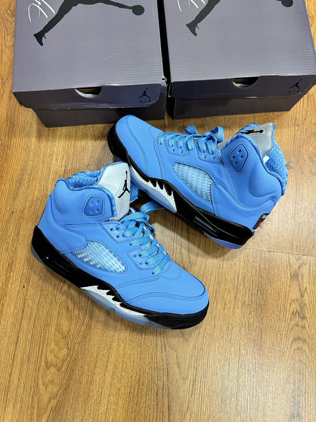 Jordan Retro 5 University Blue 1