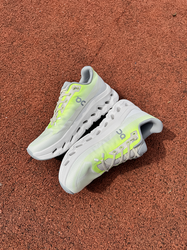 On Cloudtilt White Neón 3