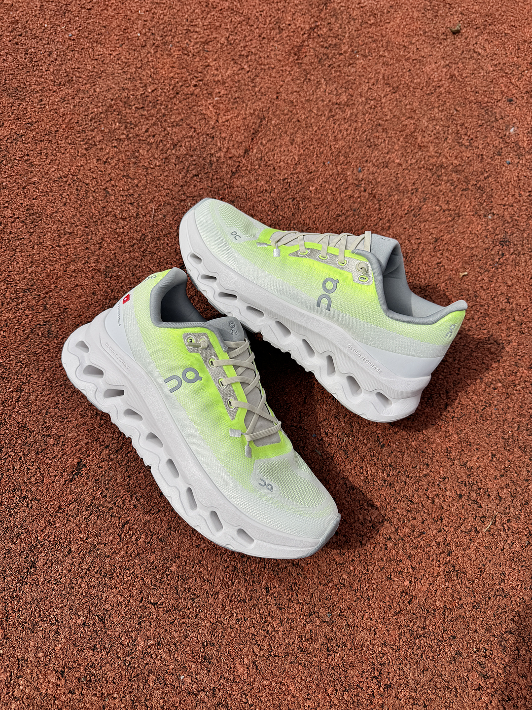 On Cloudtilt White Neón 1