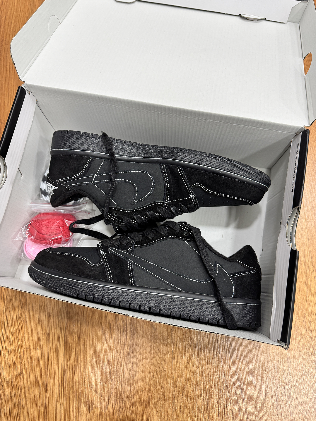 Jordan Retro 1 Low Travis Phantom  2