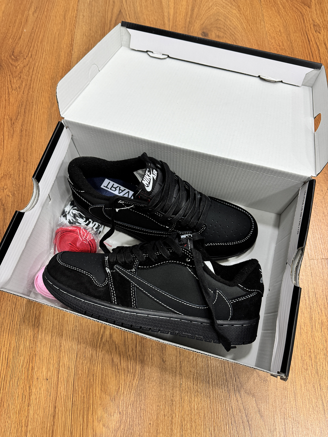 Jordan Retro 1 Low Travis Phantom  3