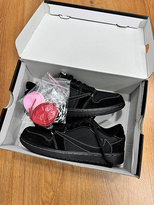 Jordan Retro 1 Low Travis Phantom 