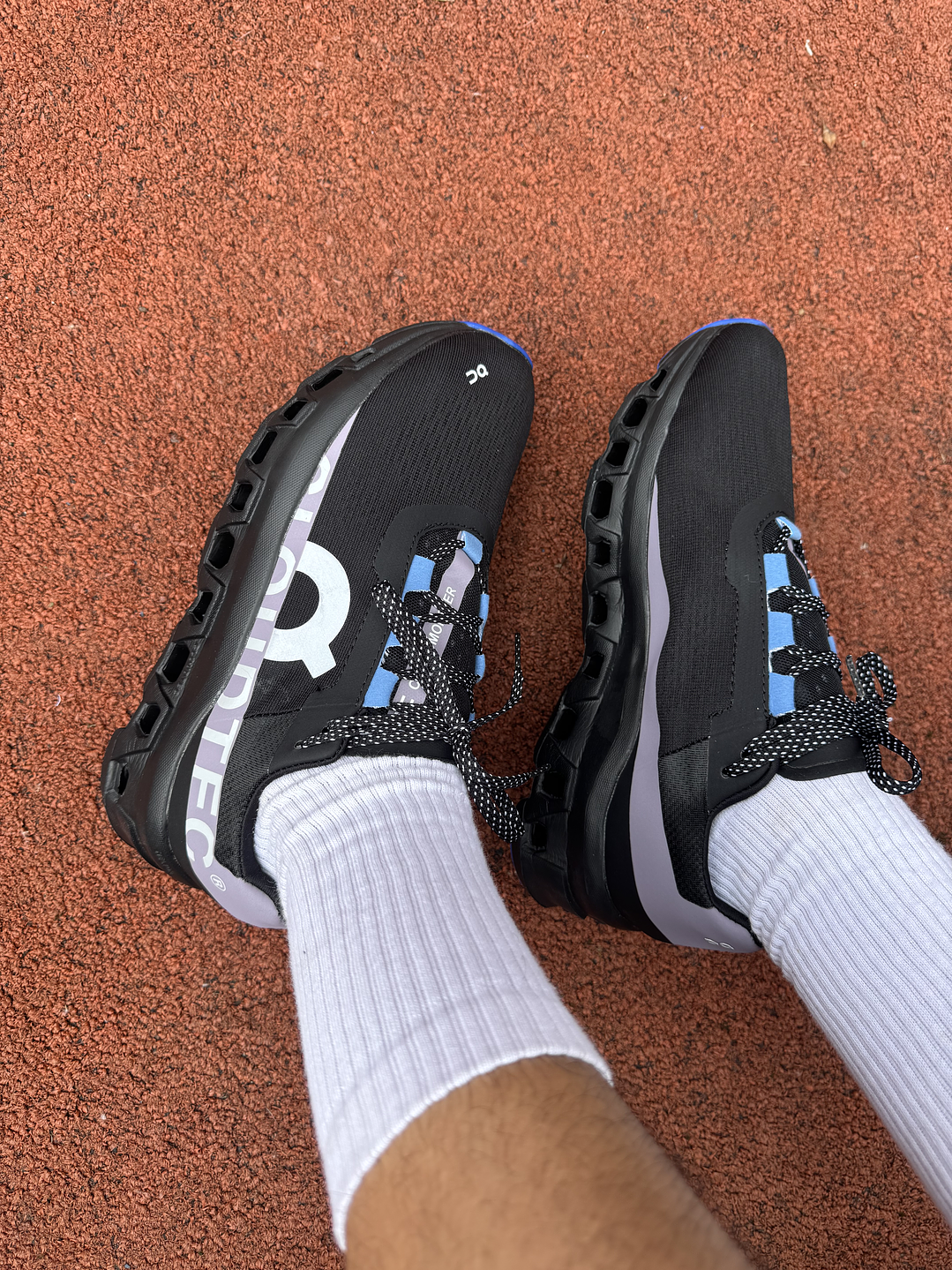 On Cloudmonster Black  4