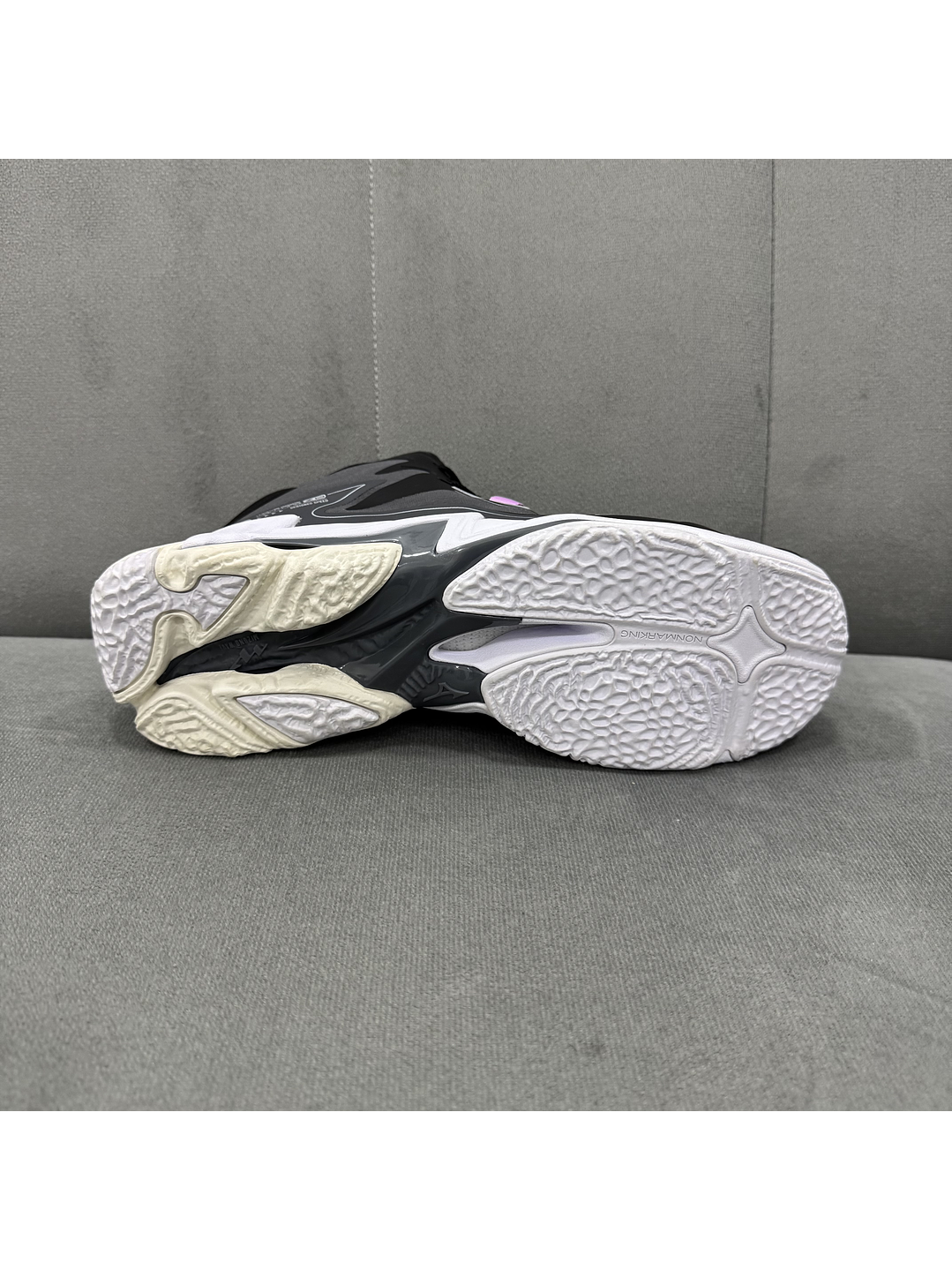 Mizuno Wave Z8 Black  3