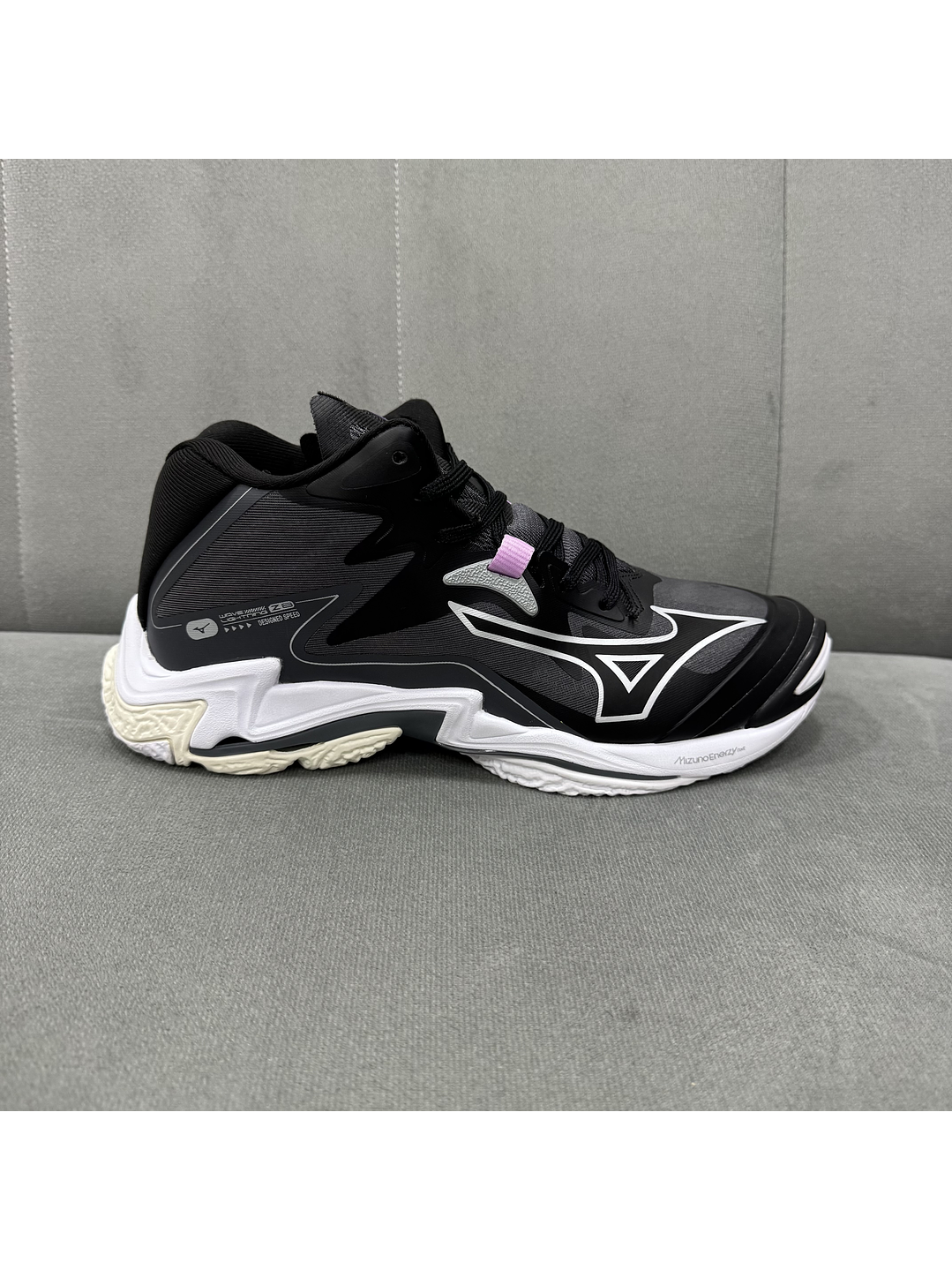 Mizuno Wave Z8 Black  1